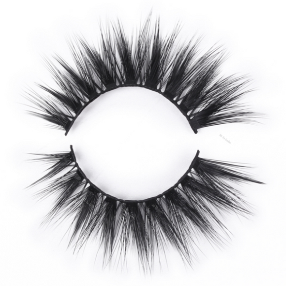 Flawless lashes are perfect if you are wanting a cat eye look, having most of the longer lashes from the middle to outside of the eye.    These multi-layer lashes have been handcrafted to enhance and emphasise any makeup look.   These lashes are reusable for up to 25 to 30 times if you follow our lash care guide.